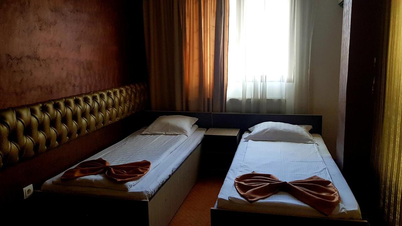 Asia Hotel Târgu Jiu Εξωτερικό φωτογραφία