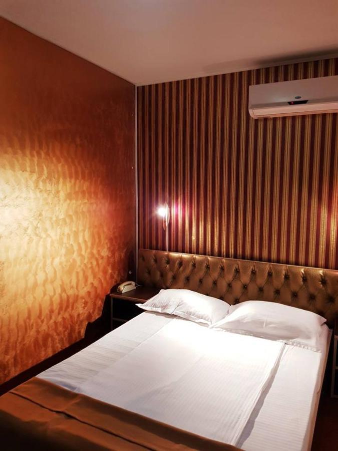 Asia Hotel Târgu Jiu Εξωτερικό φωτογραφία