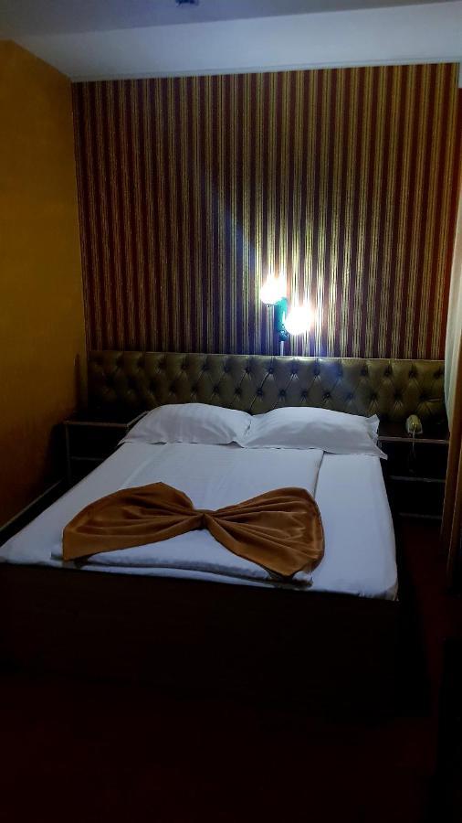 Asia Hotel Târgu Jiu Εξωτερικό φωτογραφία