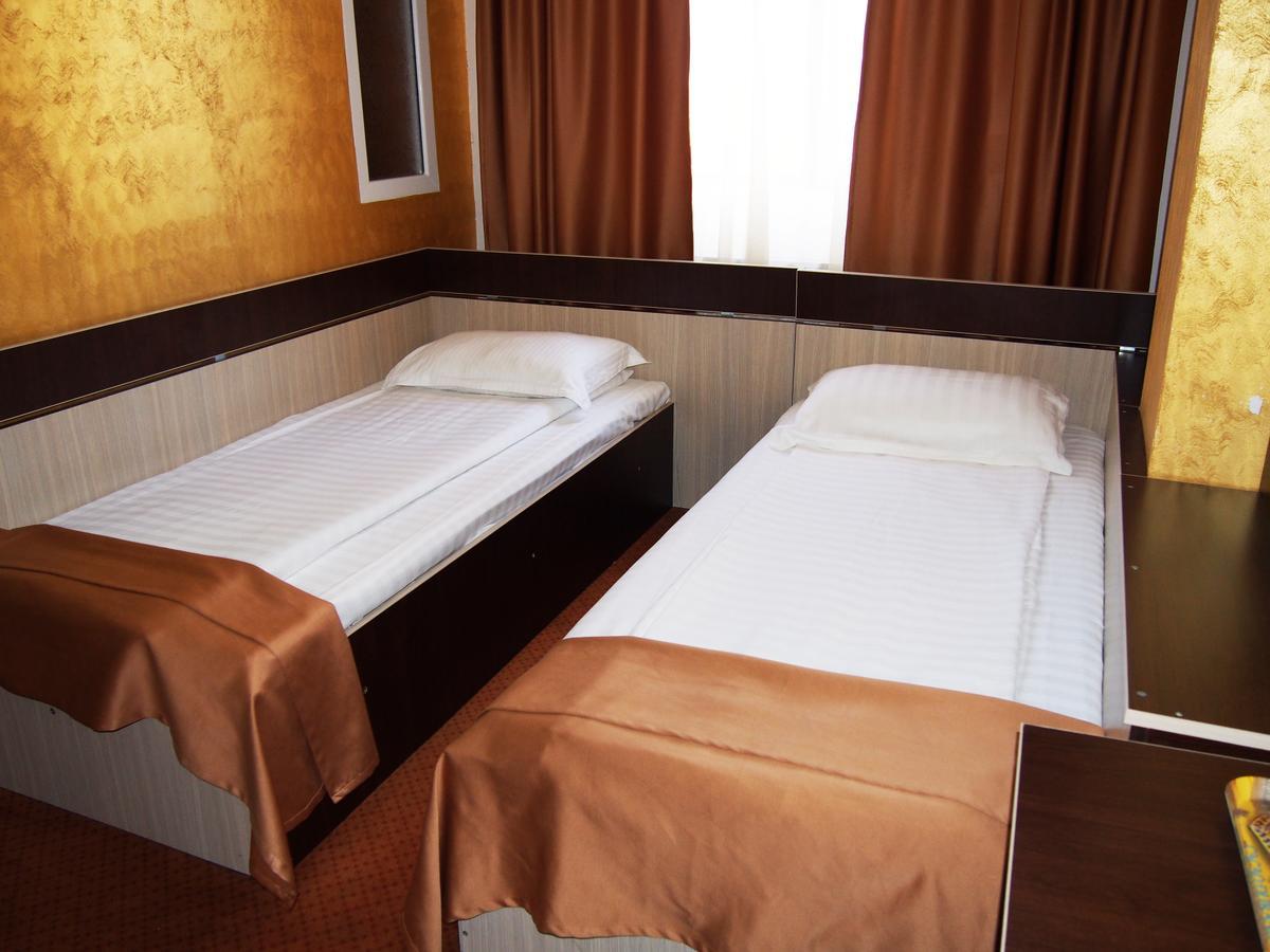 Asia Hotel Târgu Jiu Εξωτερικό φωτογραφία